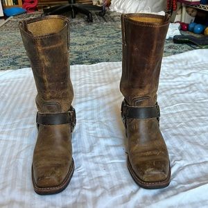 Super cute Frye Cowboy Boots.  Size 9